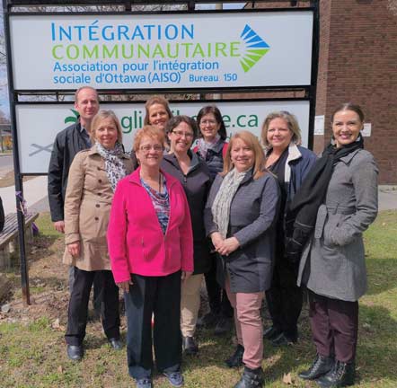Des collaborateurs de La Cité accompagnés de collaborateurs de l’Association pour l’intégration sociale d’Ottawa (AISO)