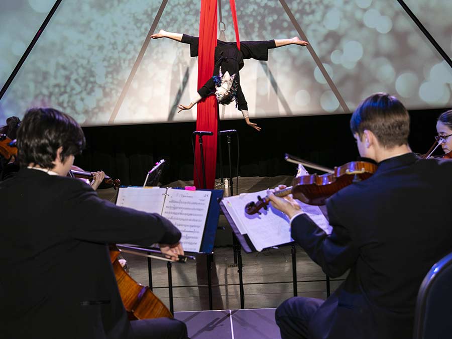 Un homme acrobate, Evènement musical à l’Excentricité