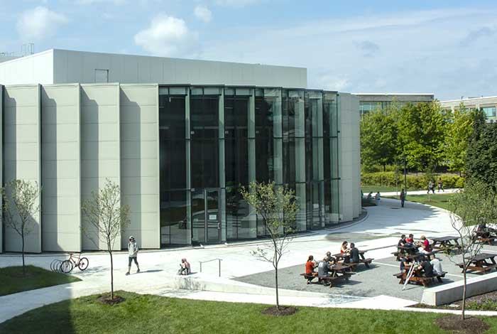 Vue extérieure du pavillon Excentricité du campus principal du Collège La Cité.