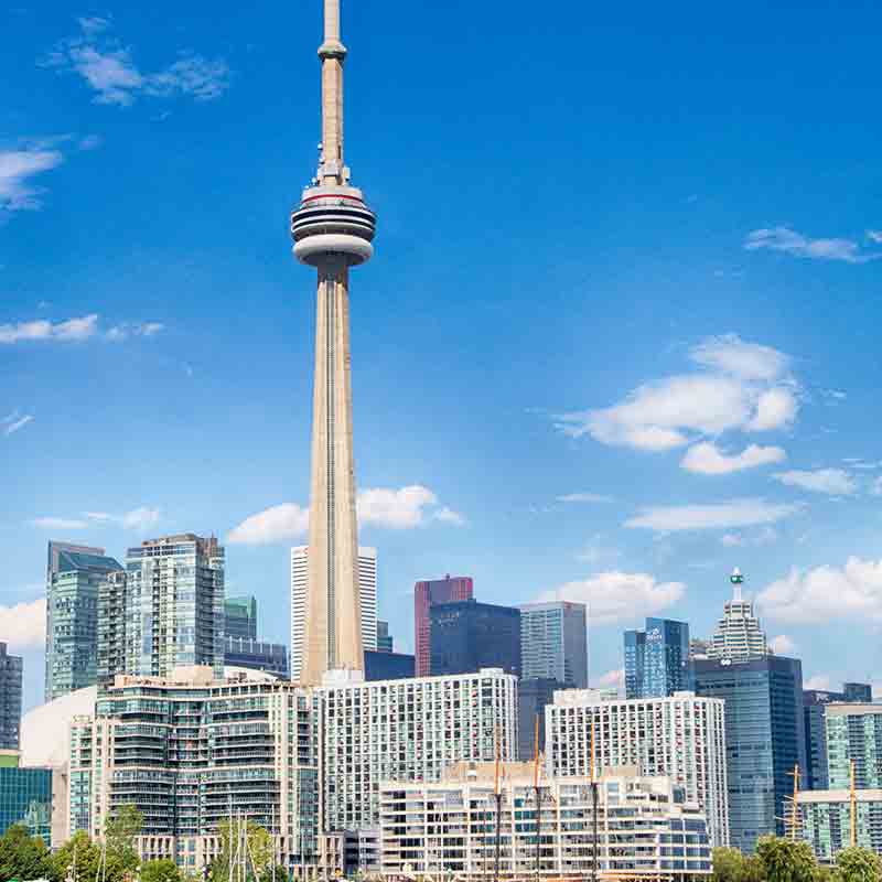 Vue de la tour du CN et du centre-ville de Toronto.